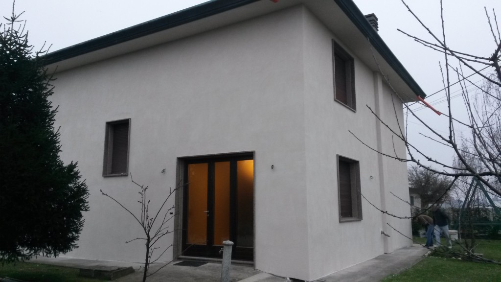 Casa privata fasi rivestimento cappotto